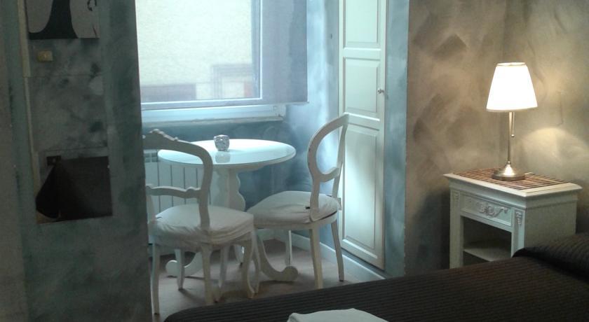 The Pope's Window Rom